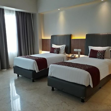 Demelia Hotel Makassar Exterior foto