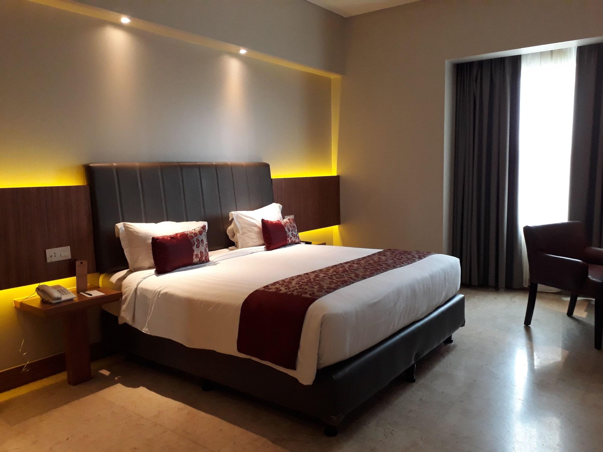 Demelia Hotel Makassar Exterior foto