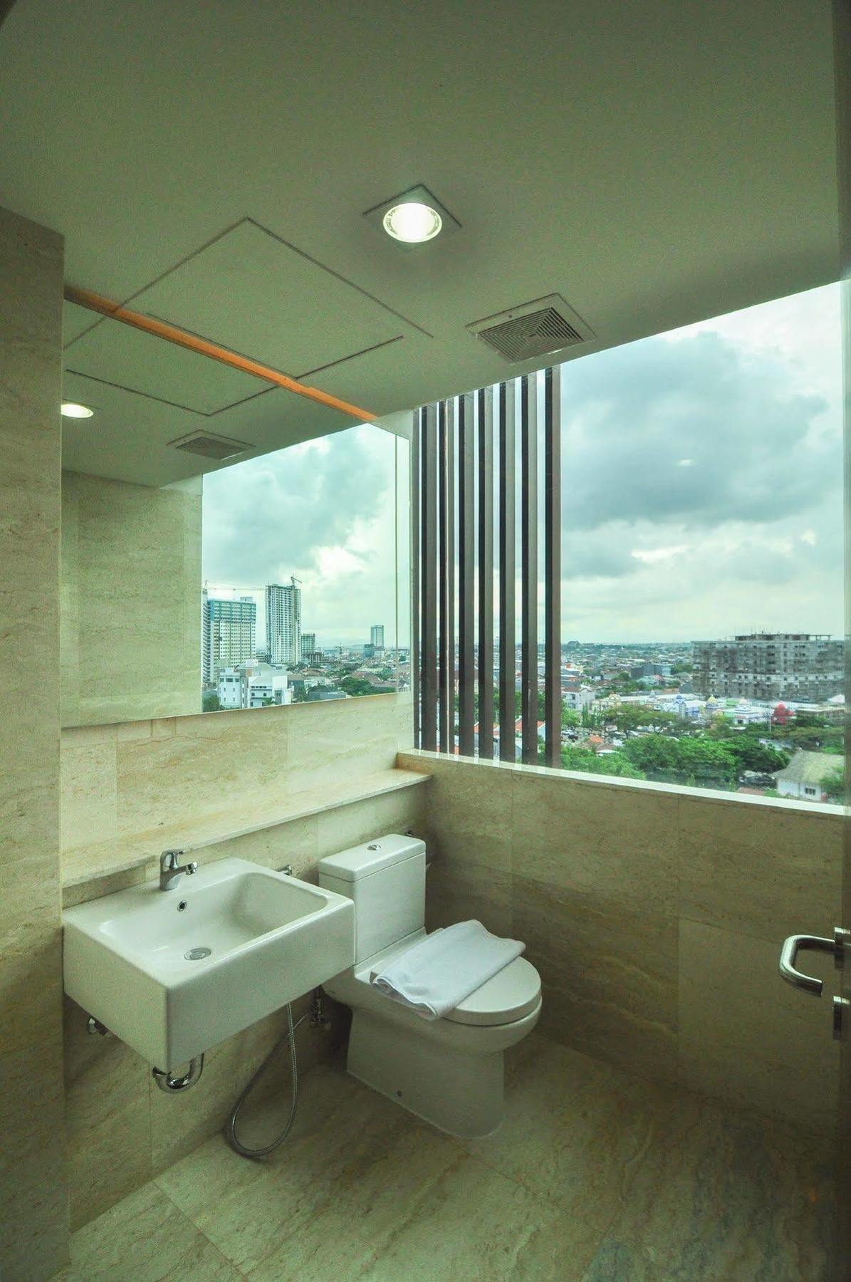 Demelia Hotel Makassar Exterior foto